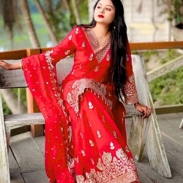👗 ইন্ডিয়ান ফক্স জর্জেট থ্রি-পিস – স্টাইলে হোক রাজকীয় ছোঁয়া!🔥